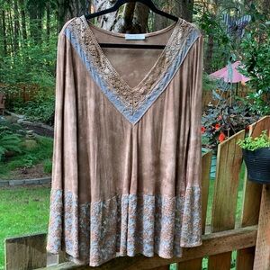 T Party Fashion Tan and Blue Lace V-Neck Tunic